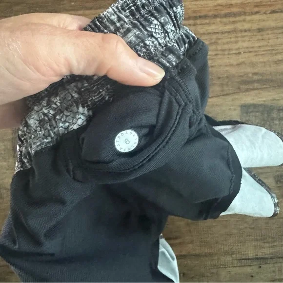 Lululemon Hotty Hot Short II Low Rise Black and Gray Athletic Shorts - Picture 11 of 11